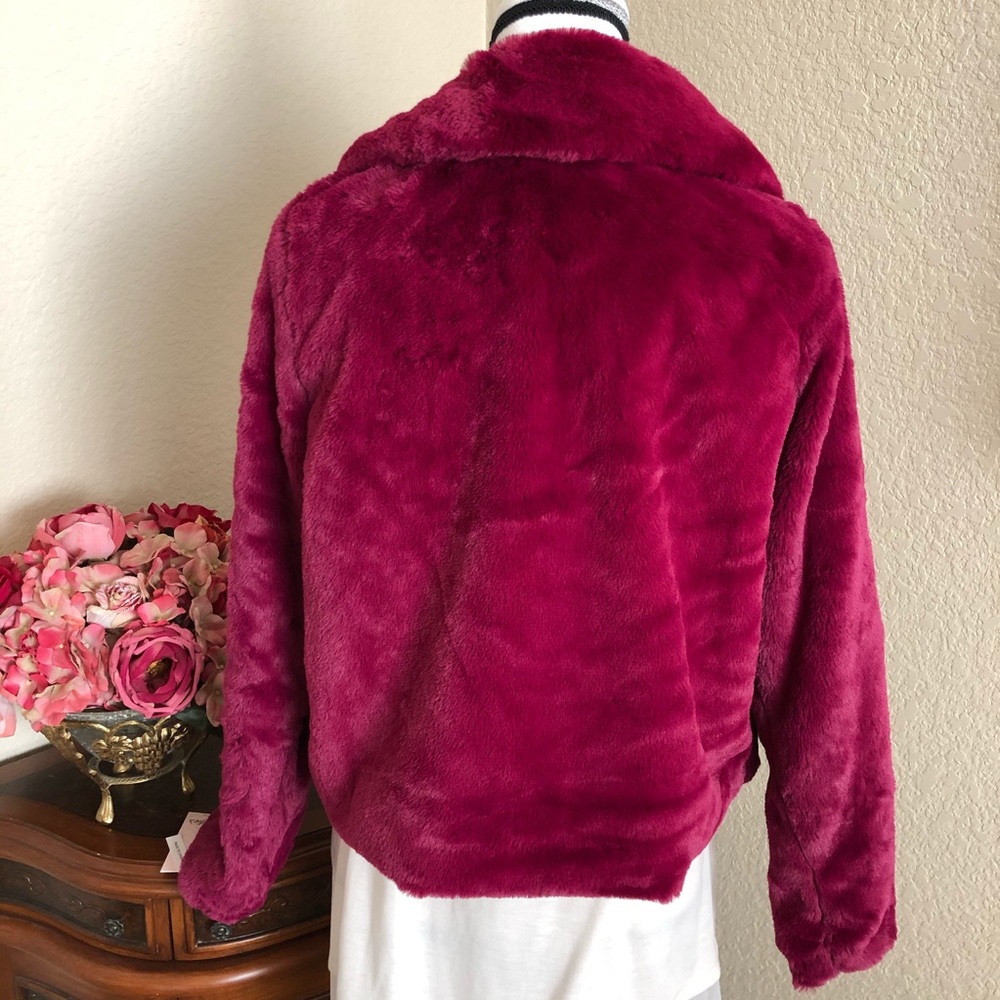 Candie’s Raspberry Faux Fur Cropped Jacket - Picture 4 of 8
